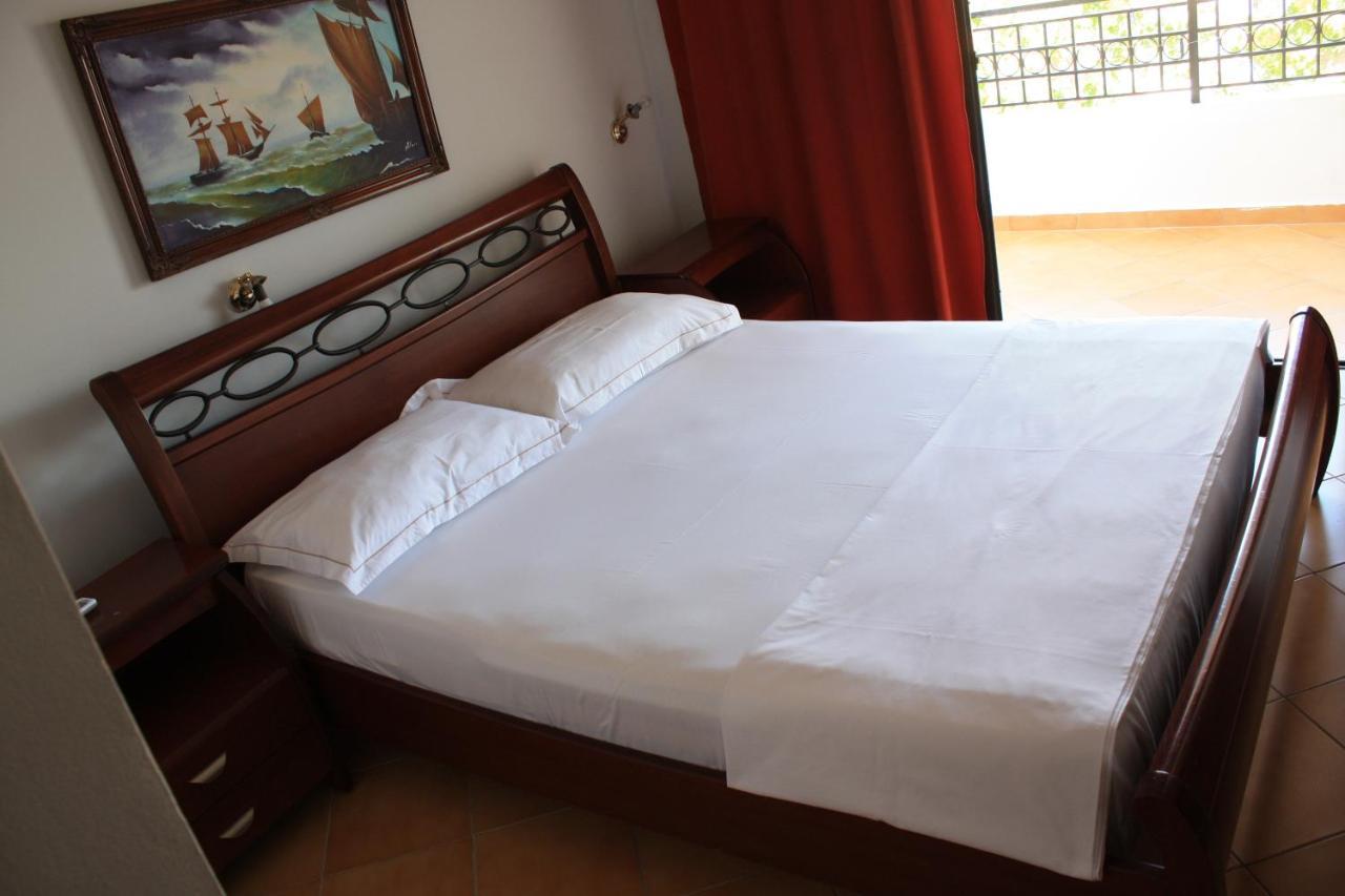 Kanina Hotel&Hostel Sarande Exterior photo